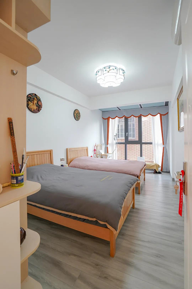 250㎡新中式別墅，室內(nèi)溫馨，后院融合自然環(huán)境